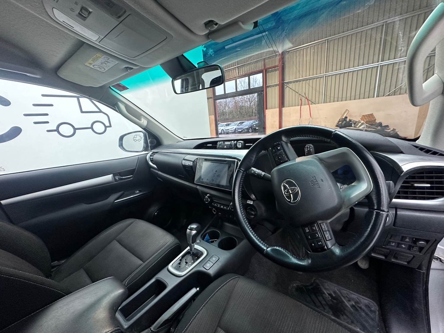 Used Toyota Hilux 2018 for sale - 77000881: Photo 28