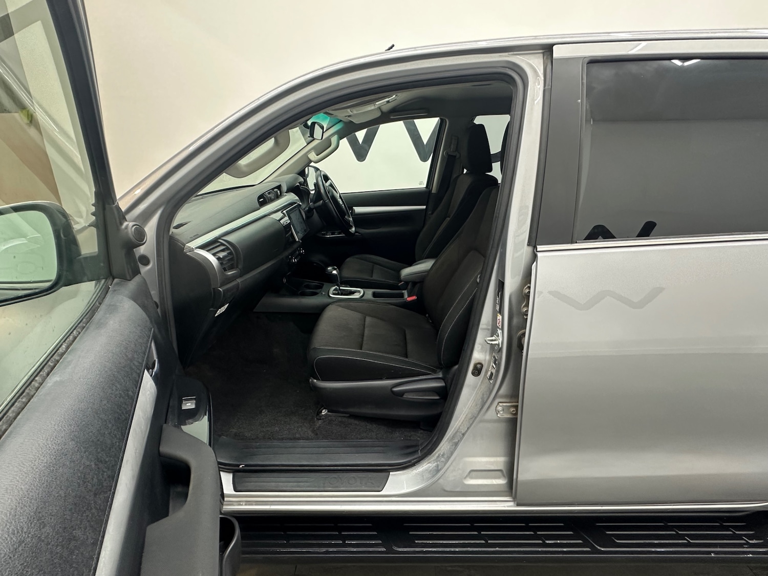 Used Toyota Hilux 2018 for sale - 77000881: Photo 8