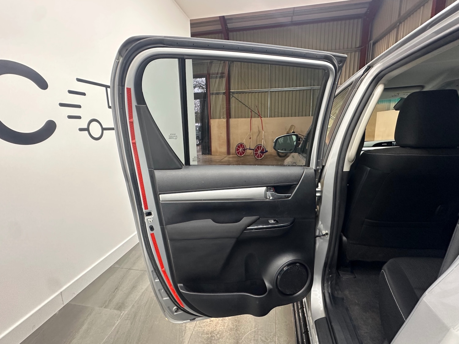 Used Toyota Hilux 2018 for sale - 77000881: Photo 9