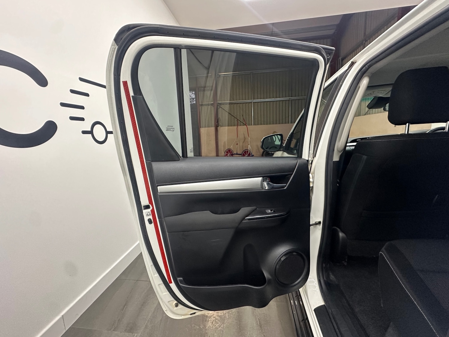 Used Toyota Hilux 2019 for sale - 77001493: Photo 11