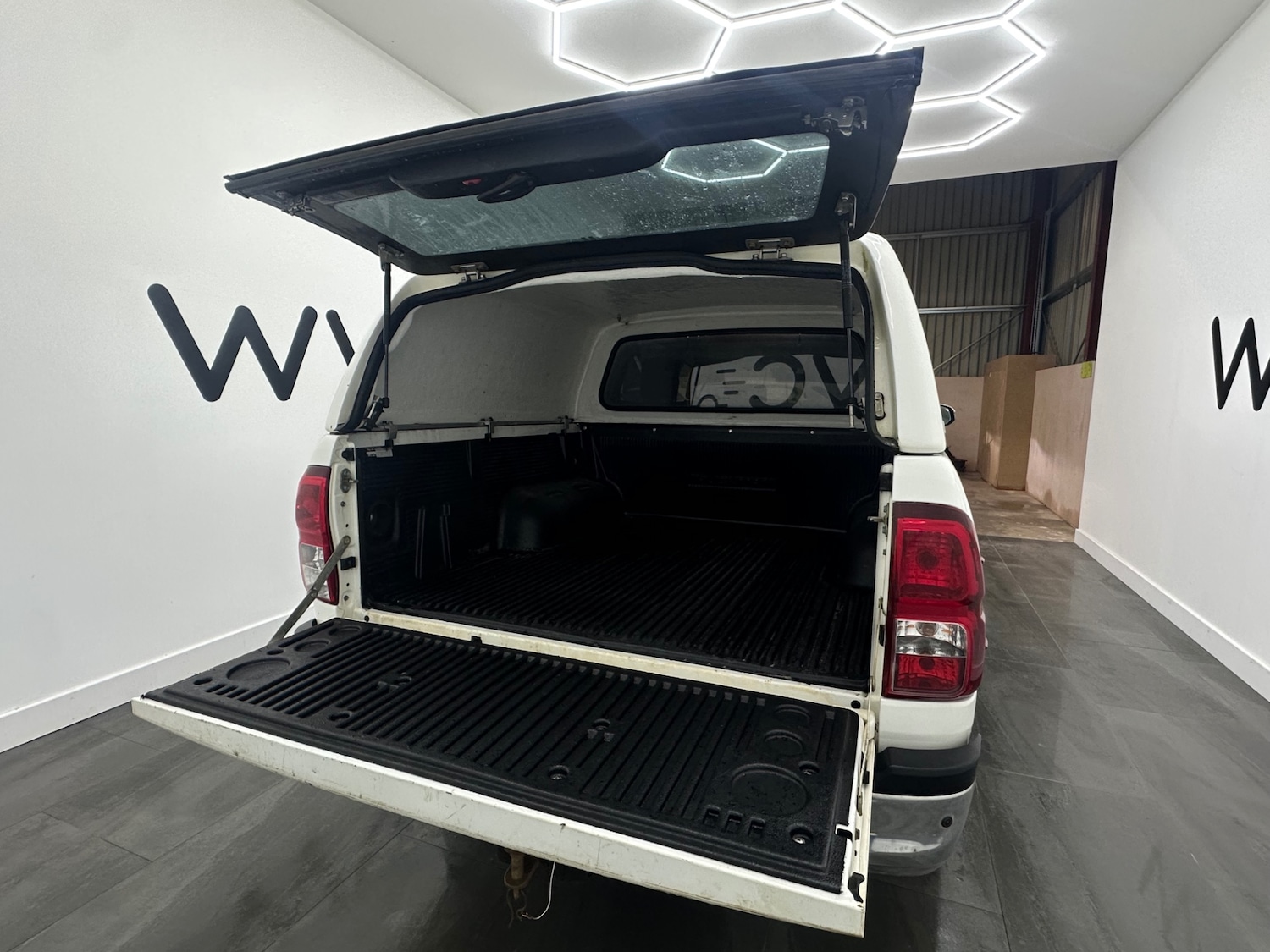 Used Toyota Hilux 2019 for sale - 77001493: Photo 18