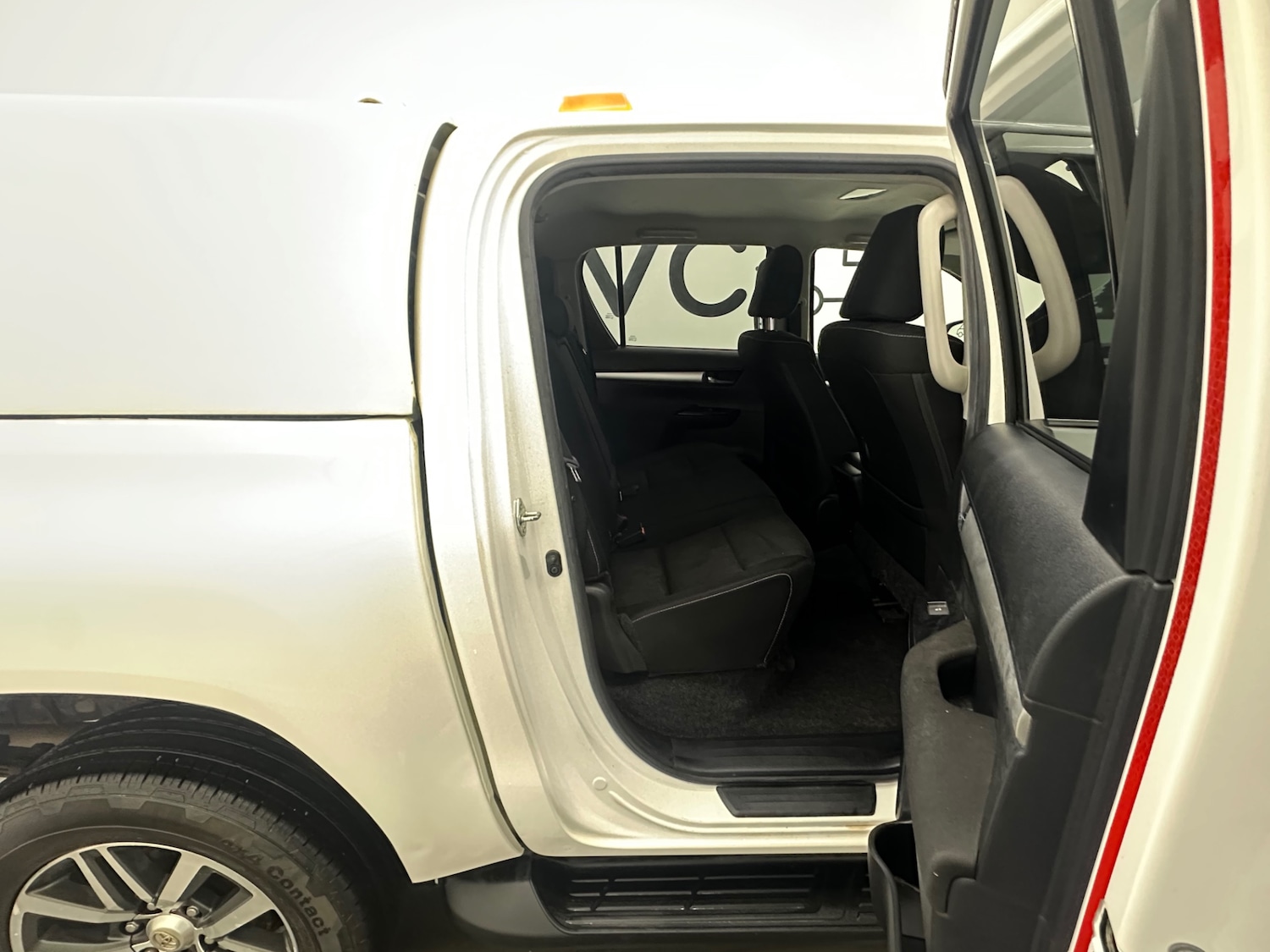 Used Toyota Hilux 2019 for sale - 77001493: Photo 25