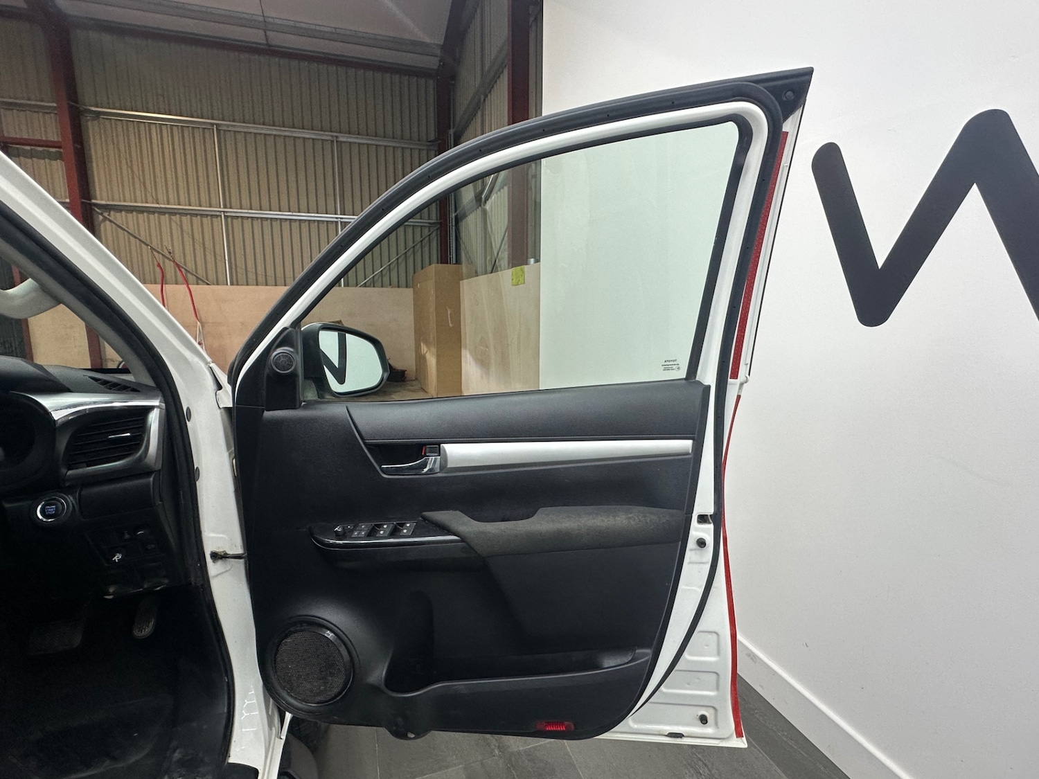 Used Toyota Hilux 2019 for sale - 77001493: Photo 28