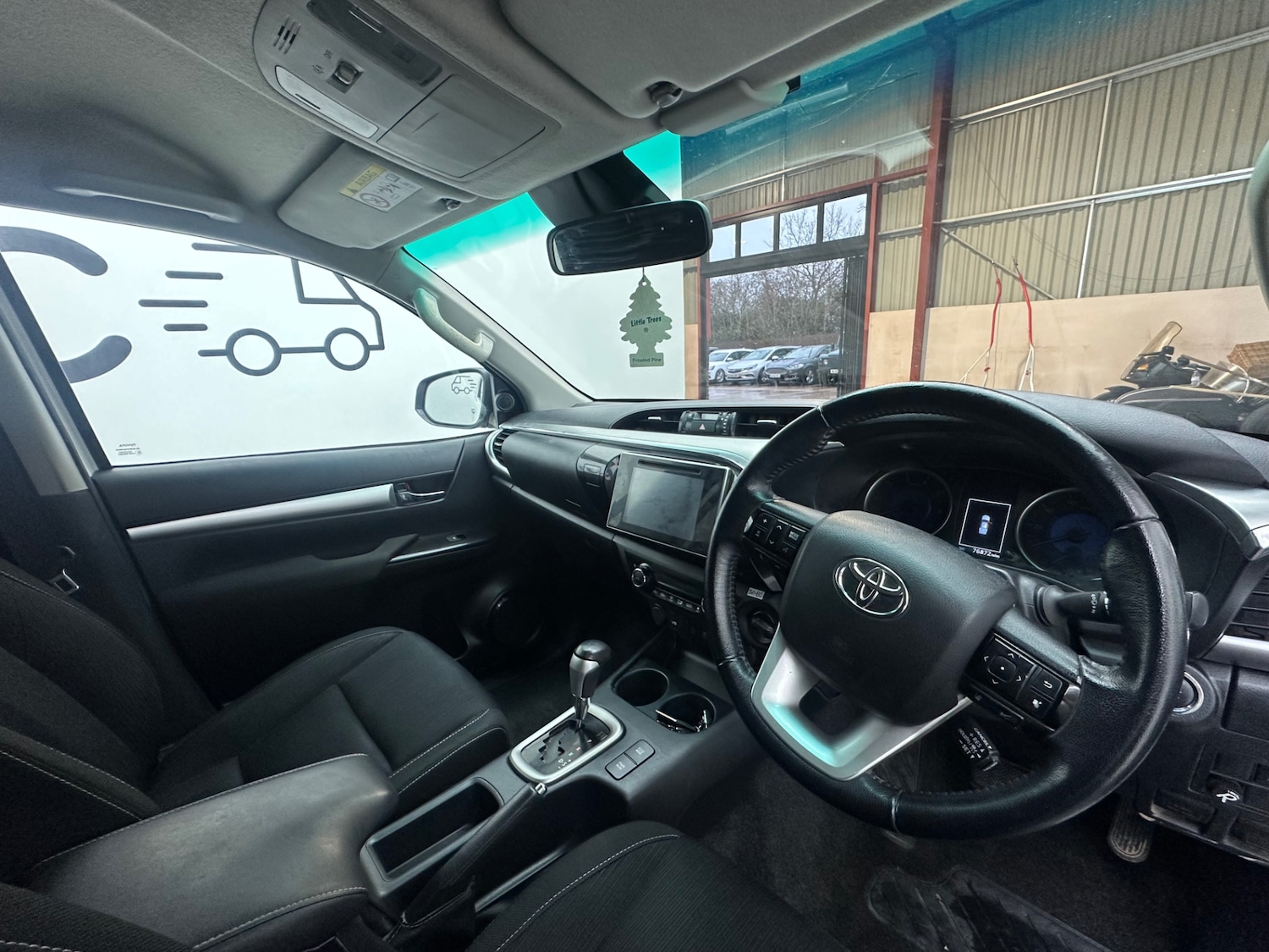 Used Toyota Hilux 2019 for sale - 77001493: Photo 31