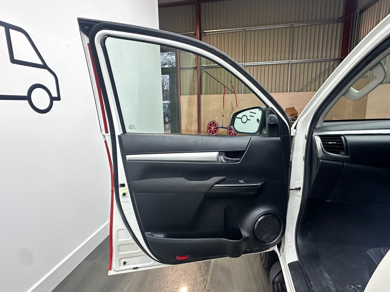 Used Toyota Hilux 2019 for sale - 77001493: Photo 8