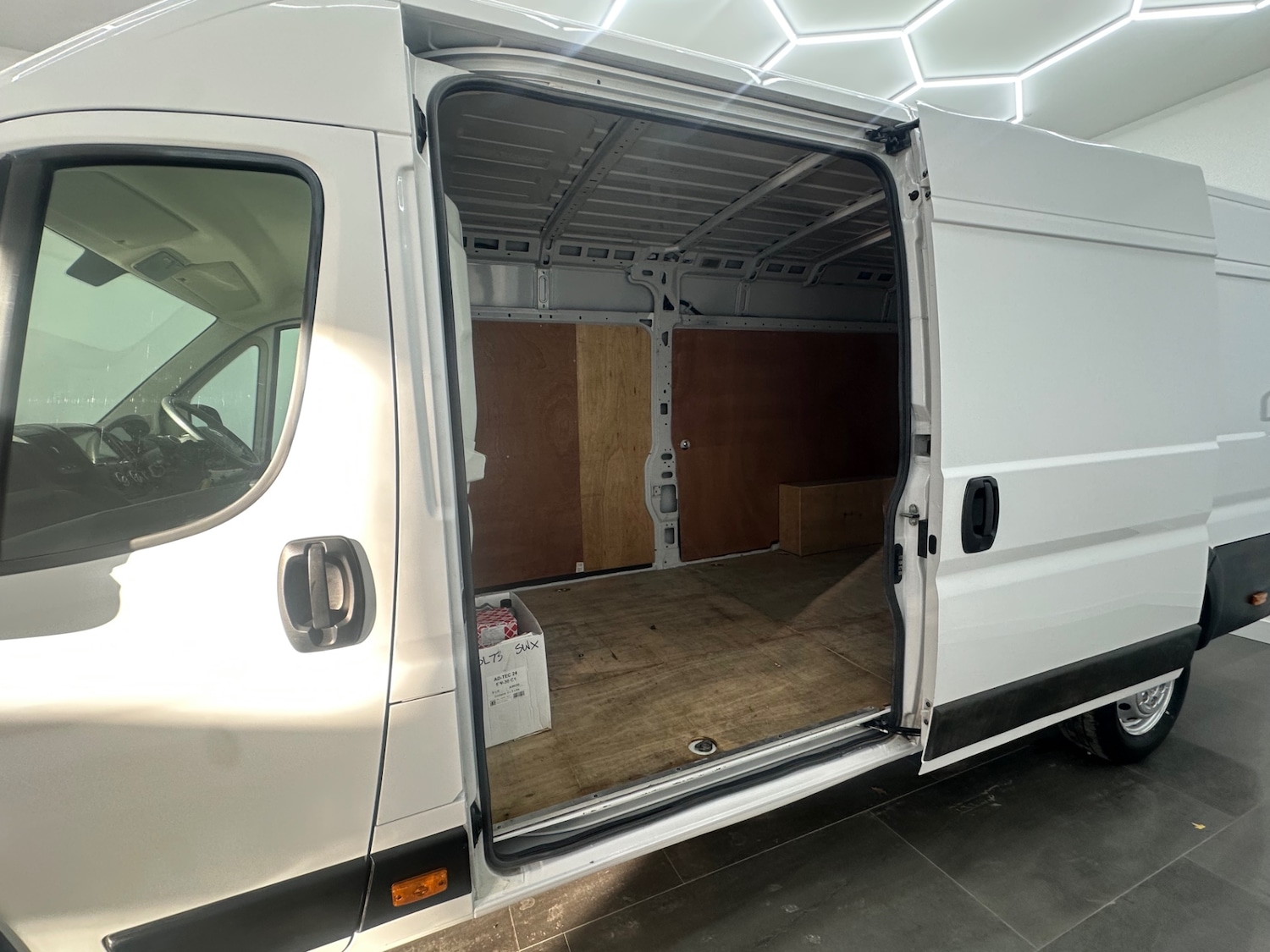 Used Vauxhall Movano 2023 for sale - 76649899: Photo 5