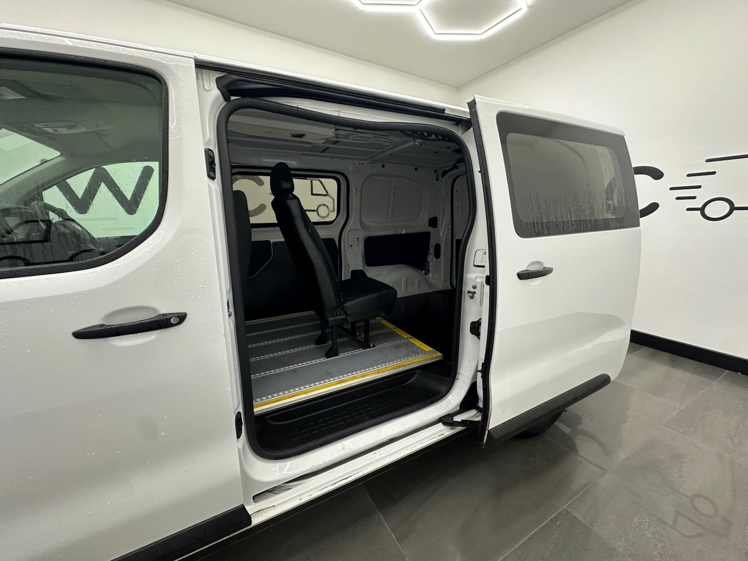 Used Vauxhall Vivaro 2022 for sale - 77618369: Photo 5