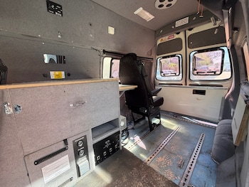 Used Volkswagen Transporter 2010 for sale - 78367376: Photo