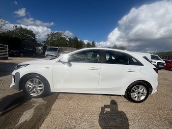 Used Kia Carens 2016 for sale - 78801177: Photo