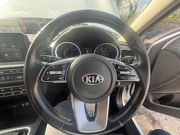 Used Kia Carens 2016 for sale - 78801177: Photo