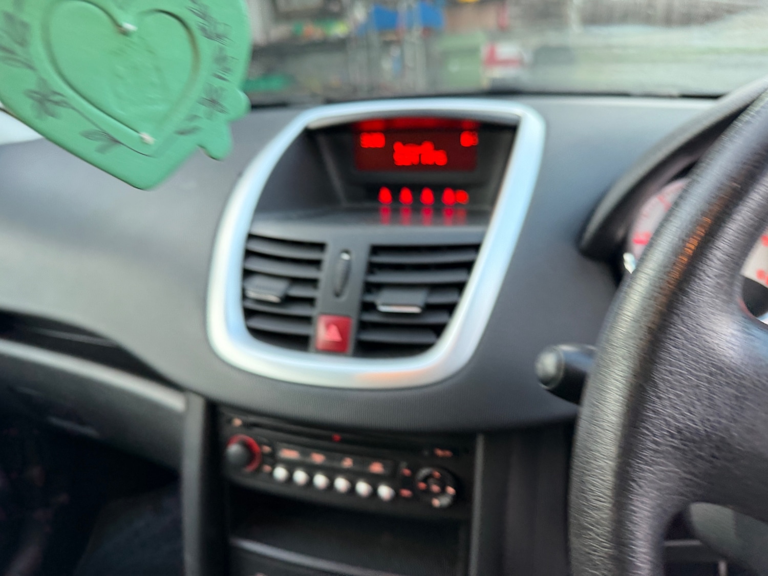 Used Peugeot 207 2011 for sale - 76831256: Photo 2