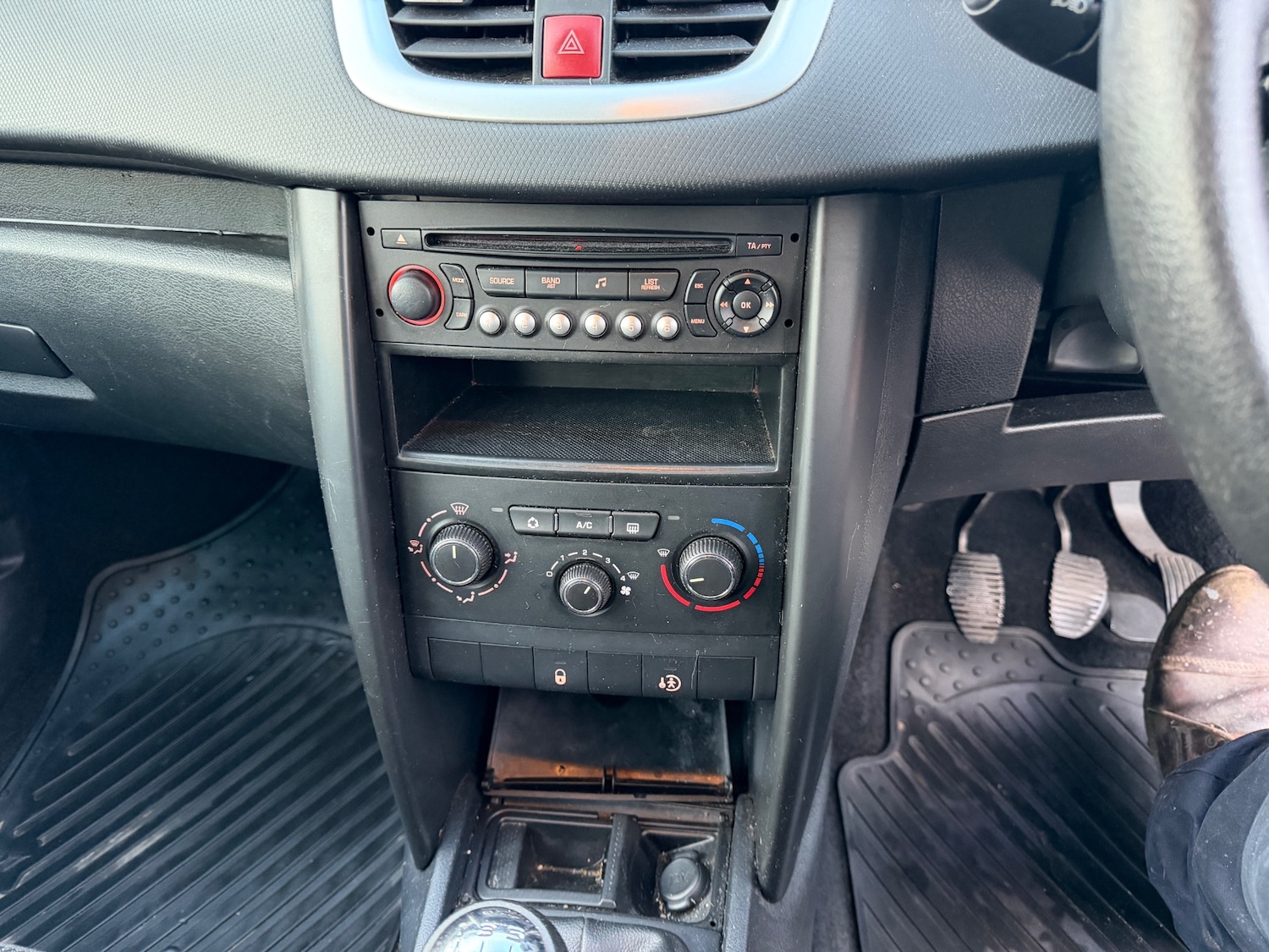 Used Peugeot 207 2011 for sale - 76831256: Photo 4