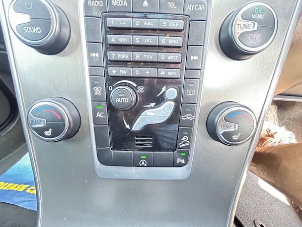 Used Volvo XC60 2012 for sale - 75220270: Photo 3