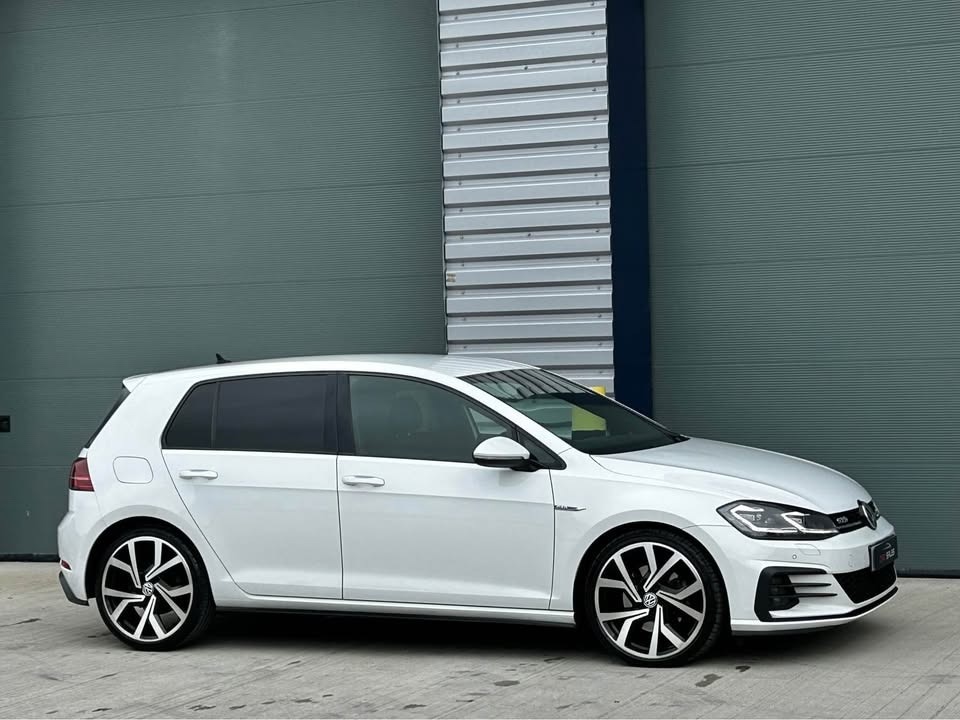 Used Volkswagen Golf 2017 for sale - 76146801: Photo 2
