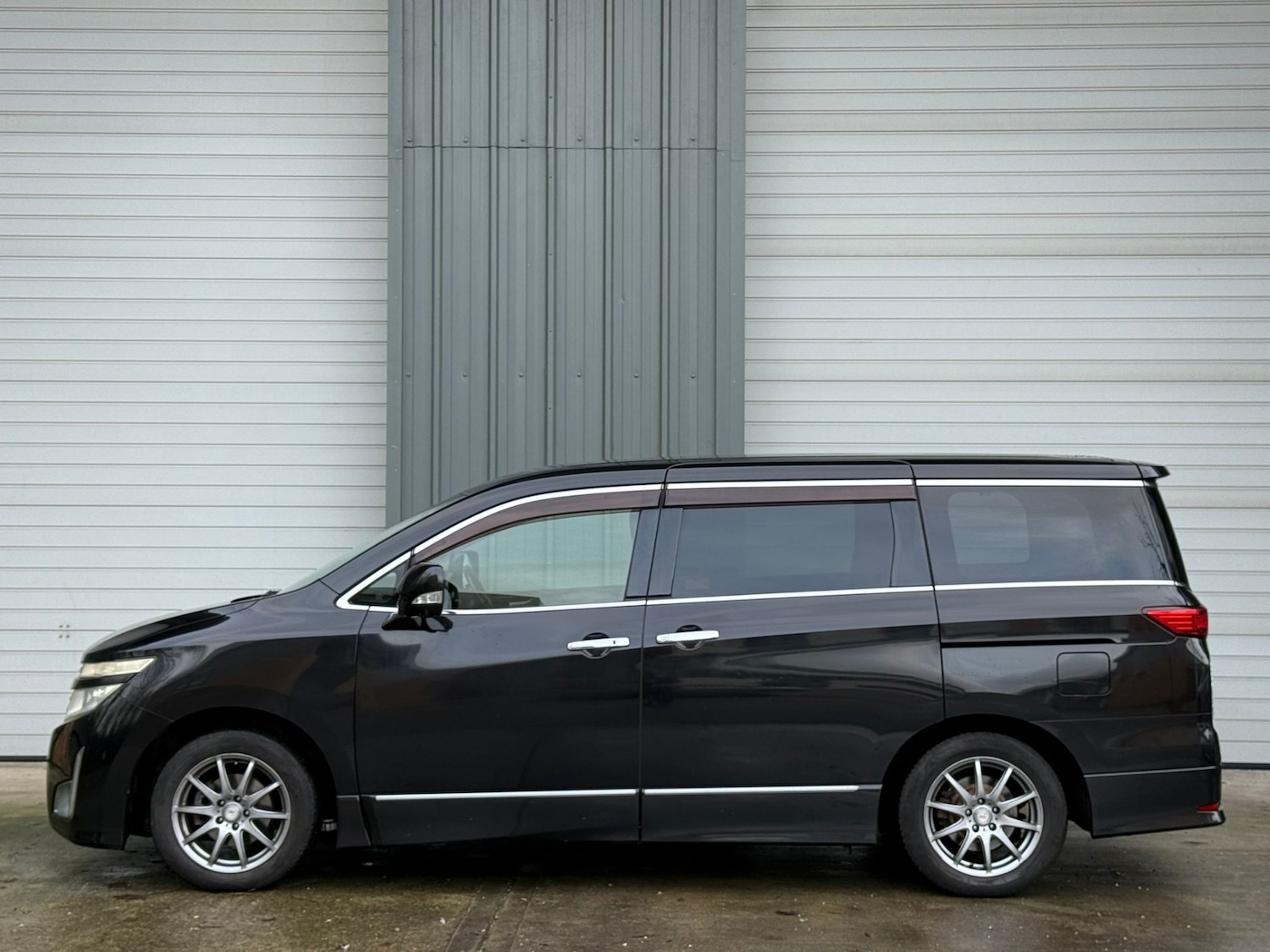 Used Nissan Elgrand 2023 for sale - 77490129: Photo 4