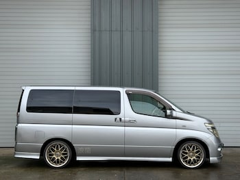 Used Nissan Elgrand 2003 for sale - 77490255: Photo