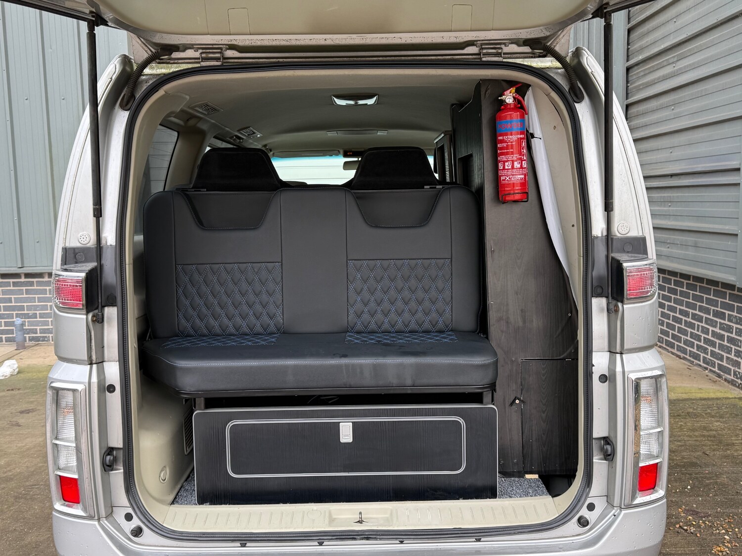 Used Nissan Elgrand 2003 for sale - 77490255: Photo 9