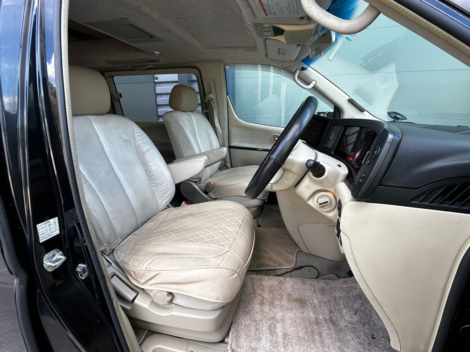 Used Nissan Elgrand 2018 for sale - 76120465: Photo 19