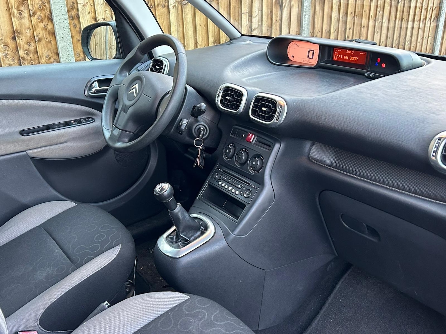 Used Citroen C3 Picasso 2010 for sale - 76941930: Photo 15