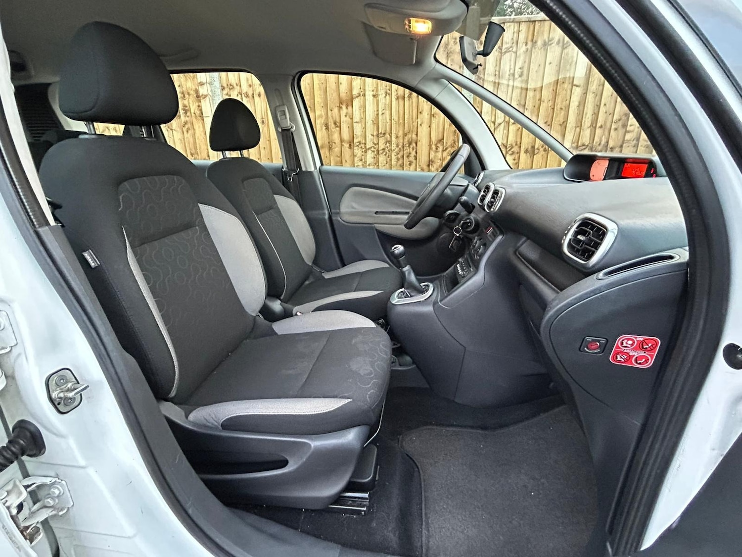 Used Citroen C3 Picasso 2010 for sale - 76941930: Photo 16