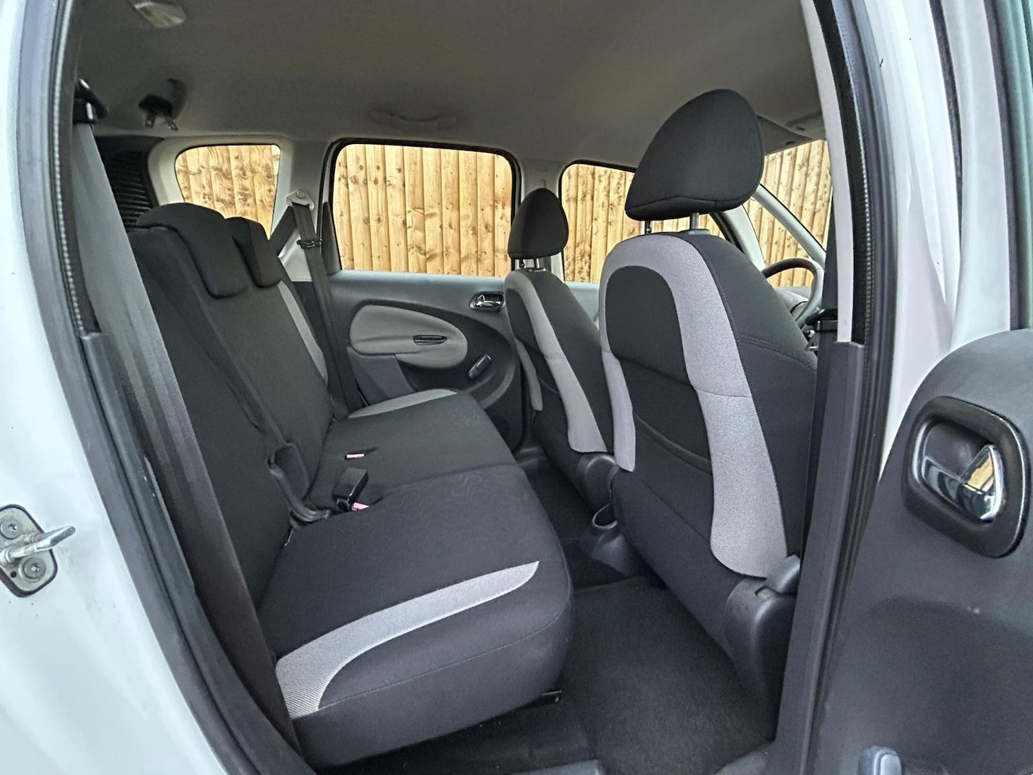 Used Citroen C3 Picasso 2010 for sale - 76941930: Photo 17