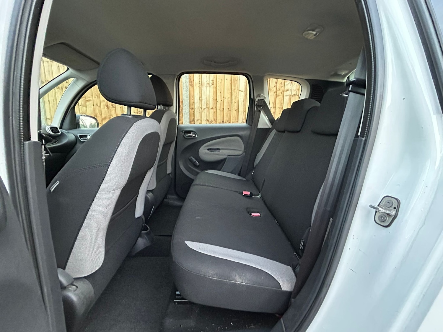 Used Citroen C3 Picasso 2010 for sale - 76941930: Photo 18