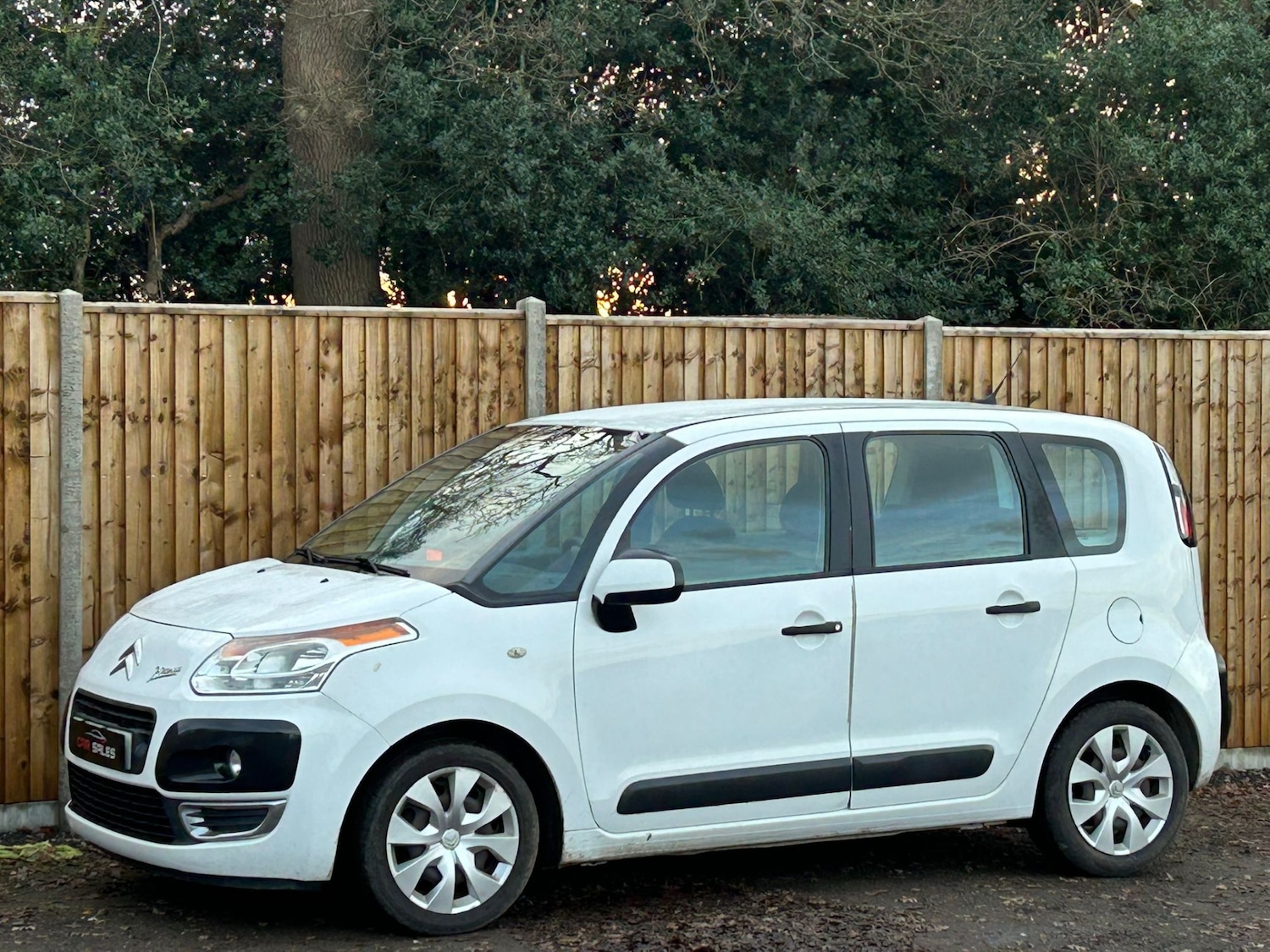 Used Citroen C3 Picasso 2010 for sale - 76941930: Photo 2