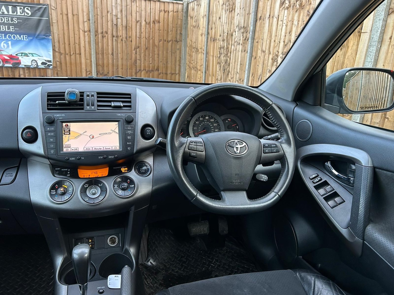 Used Toyota RAV4 2010 for sale - 76941917: Photo 15