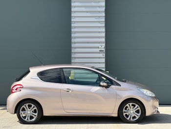Used Peugeot 208 2012 for sale - 79475207: Photo