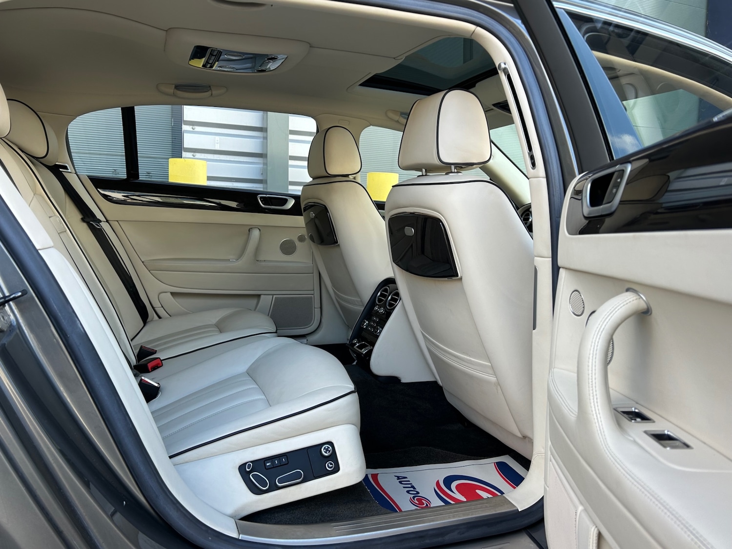 Used Bentley Continental 2010 for sale - 76437311: Photo 10