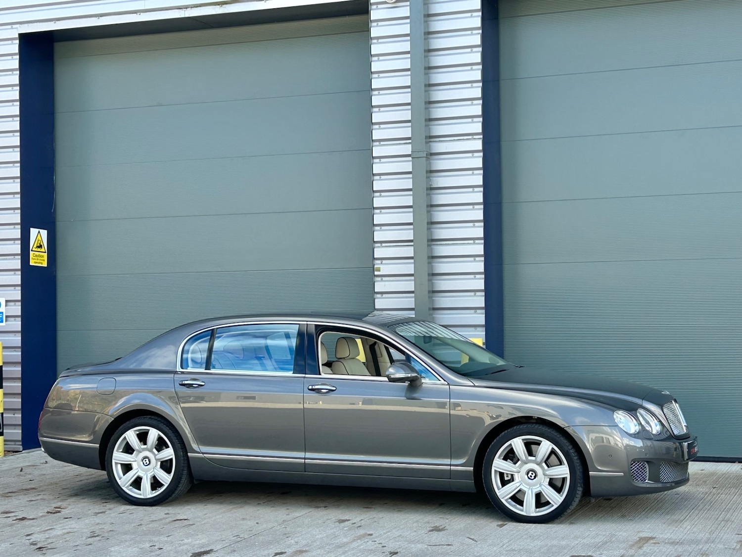 Used Bentley Continental 2010 for sale - 76437311: Photo 2