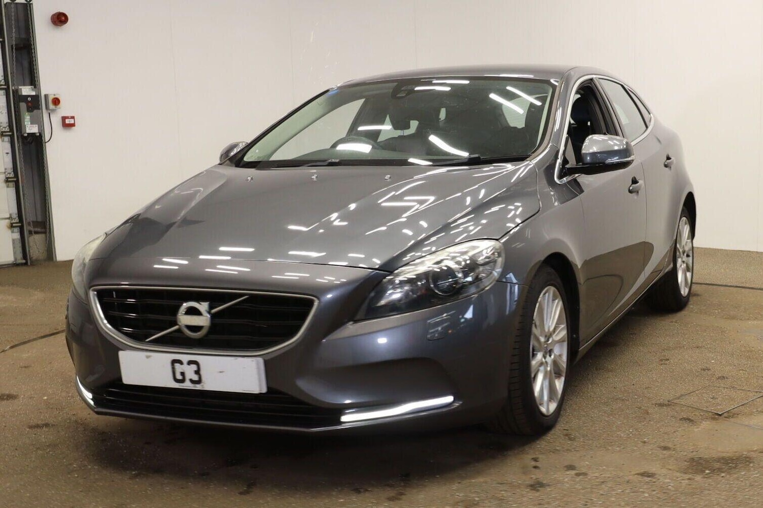 Used Volvo V40 2013 for sale - 76151461: Photo 2
