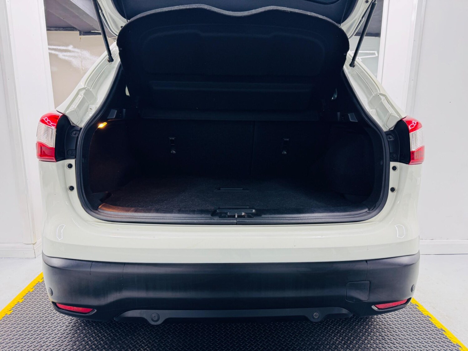 Used Nissan Qashqai 2014 for sale - 75657750: Photo 15