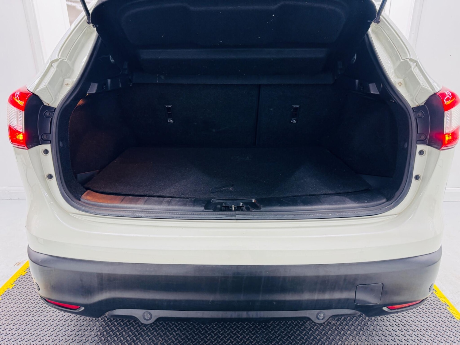 Used Nissan Qashqai 2015 for sale - 76432332: Photo 20