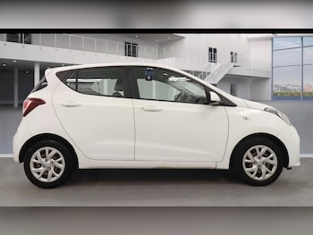 Used Hyundai i10 2018 for sale - 76214591: Photo