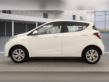 Used Hyundai i10 2018 for sale - 76214591: Photo