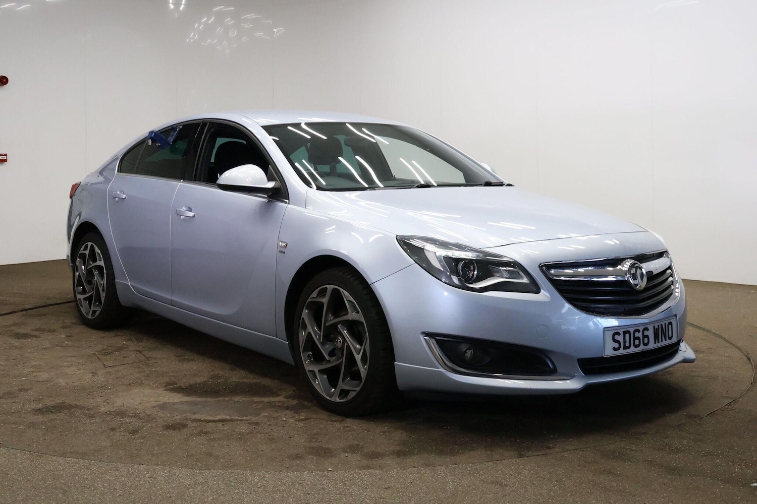 Used Vauxhall Insignia 2016 for sale - 76360325: Photo 1