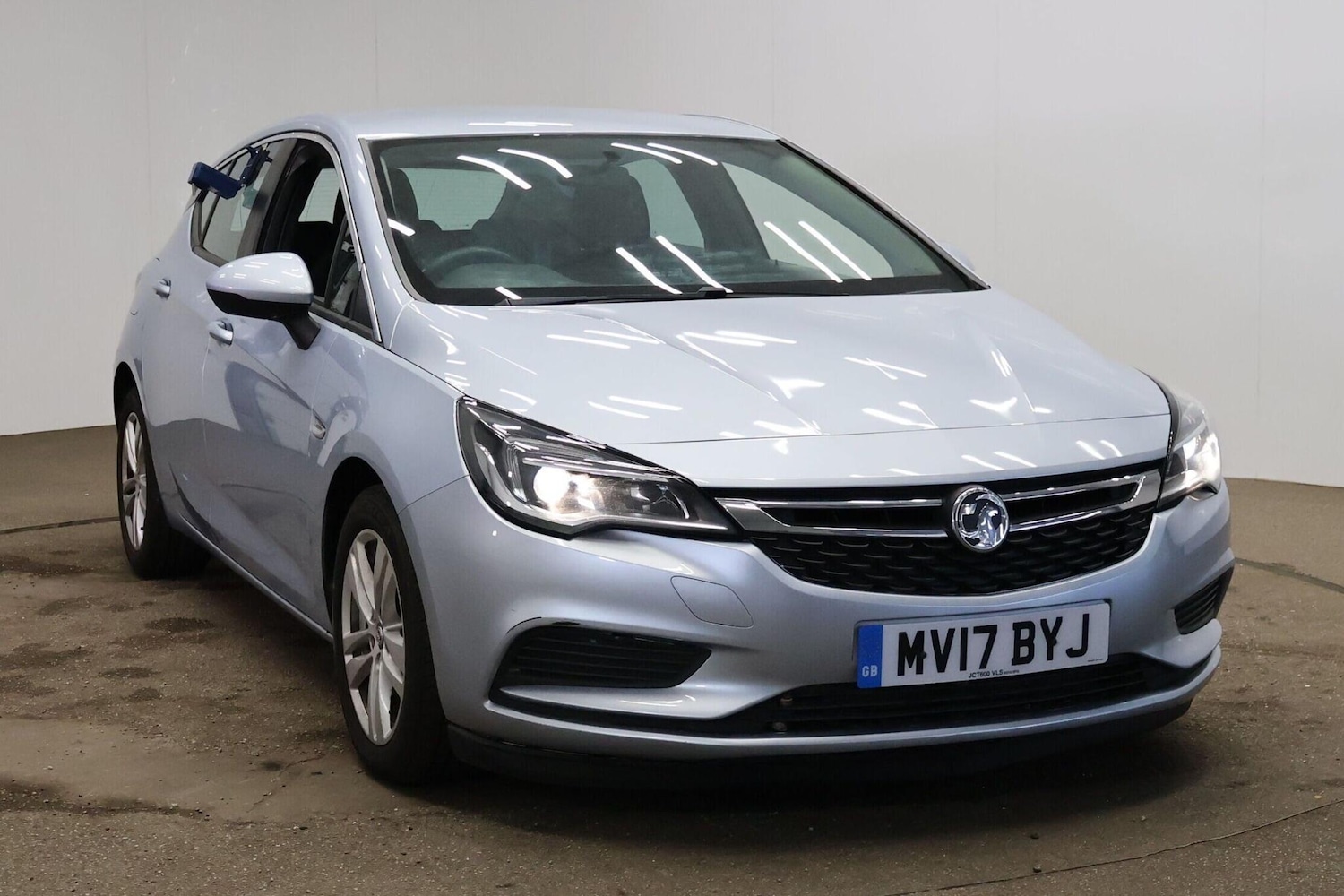 Used Vauxhall Astra 2017 for sale - 76424650: Photo 1