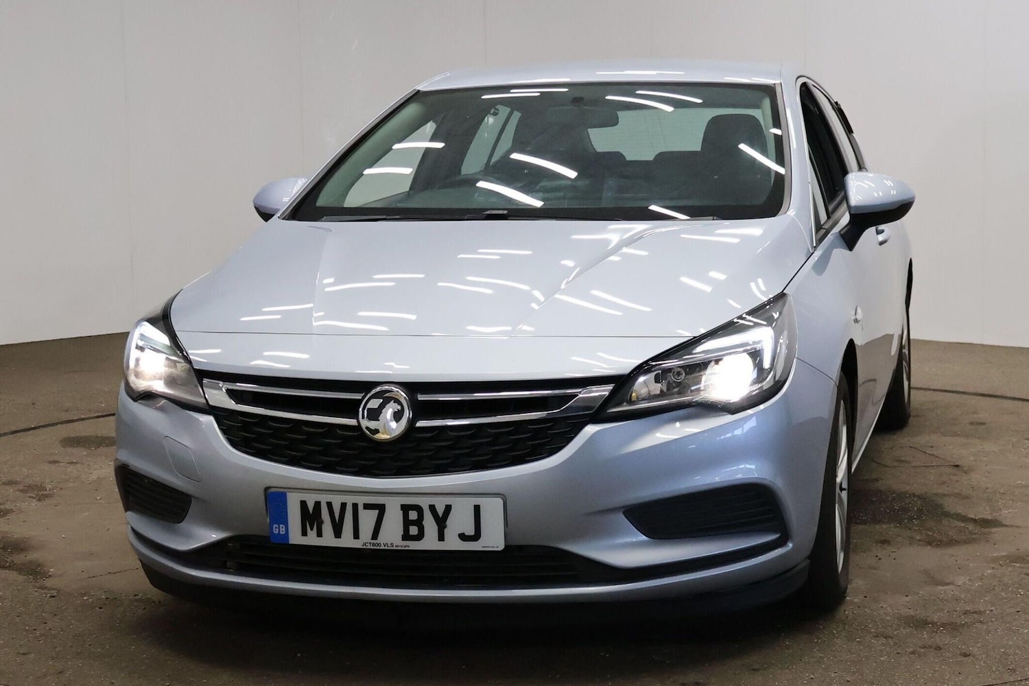 Used Vauxhall Astra 2017 for sale - 76424650: Photo 2