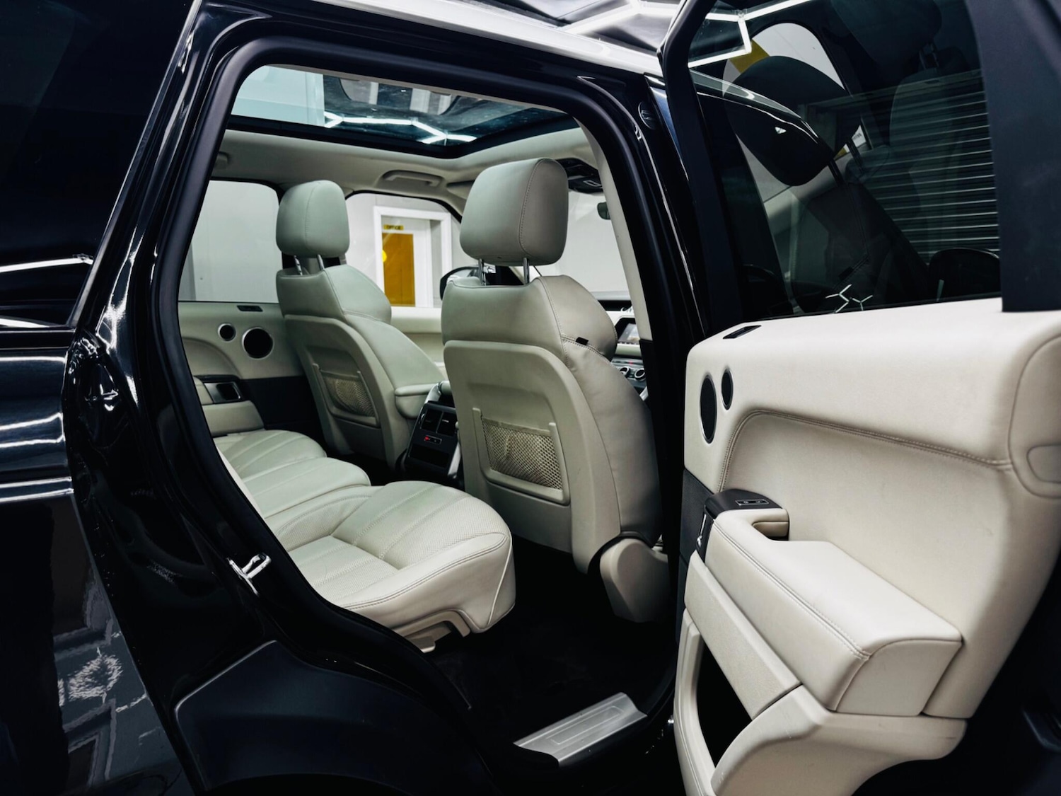 Used Land Rover Range Rover Sport 2017 for sale - 76990217: Photo 26