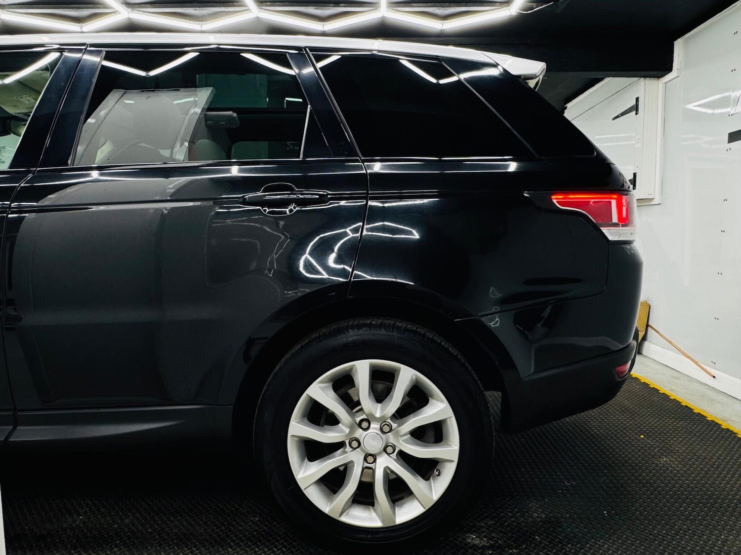 Used Land Rover Range Rover Sport 2017 for sale - 76990217: Photo 41