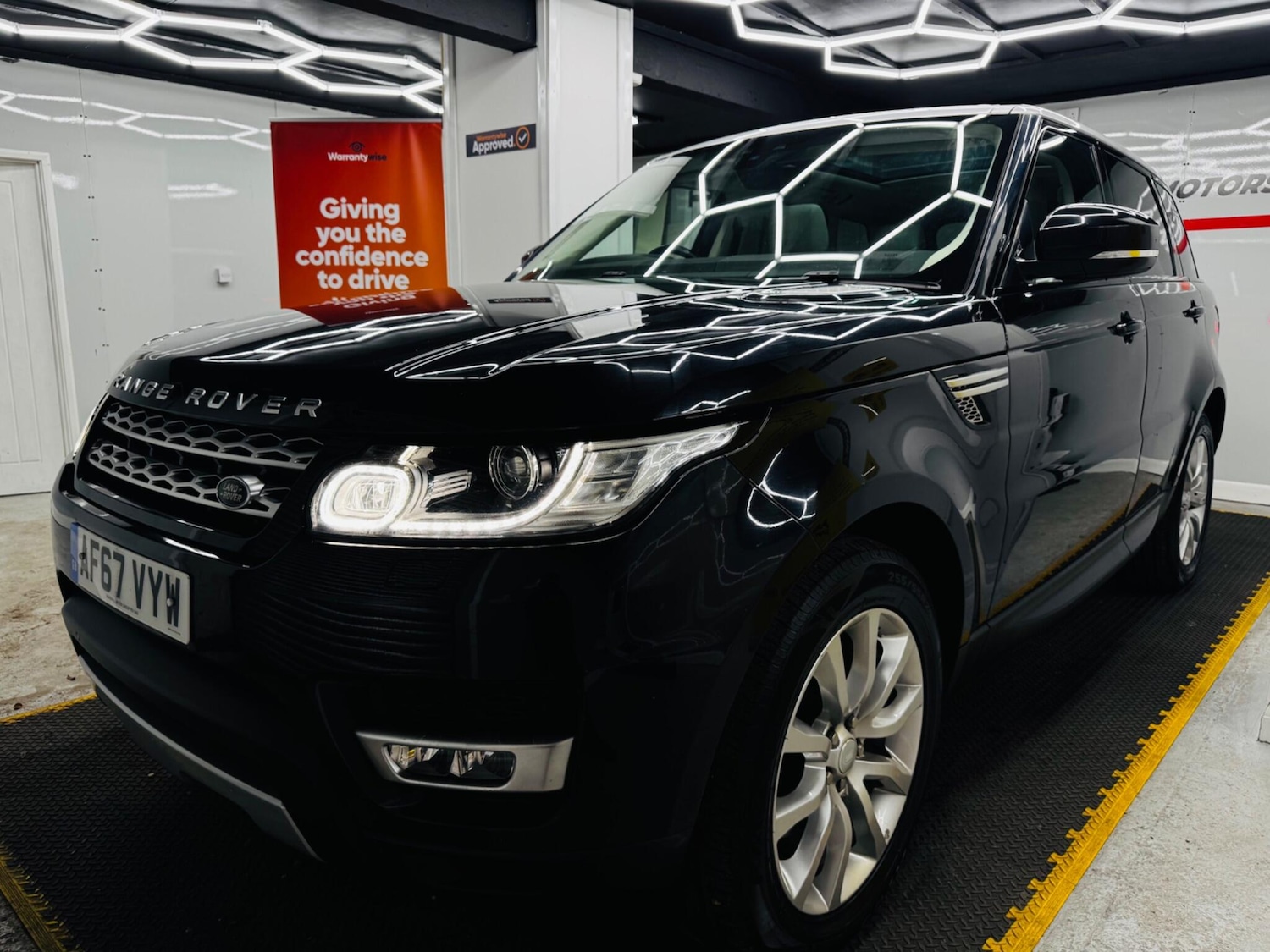 Used Land Rover Range Rover Sport 2017 for sale - 76990217: Photo 8