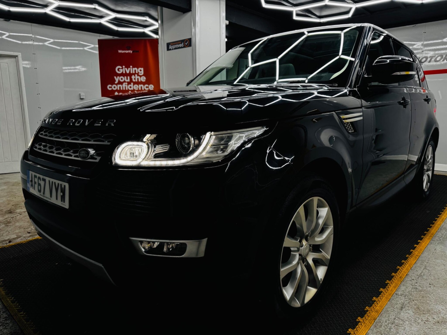 Used Land Rover Range Rover Sport 2017 for sale - 76990217: Photo 9