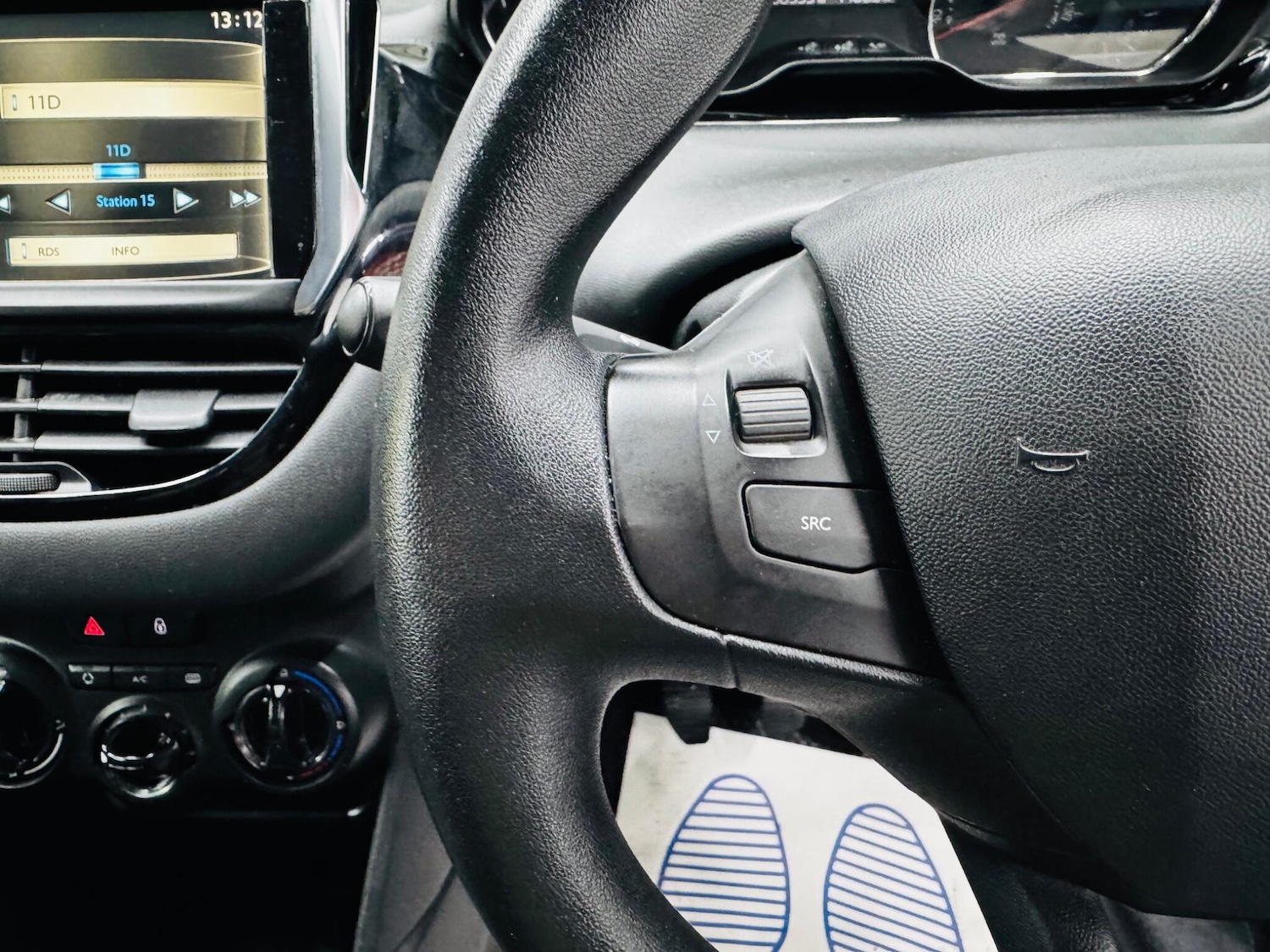 Used Peugeot 208 2014 for sale - 76398866: Photo 32