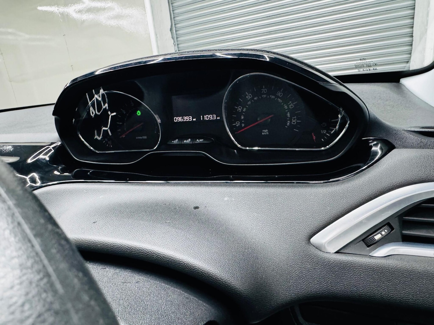 Used Peugeot 208 2014 for sale - 76398866: Photo 37