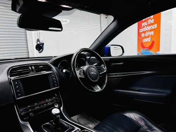 Used Jaguar XE 2017 for sale - 76296019: Photo 8