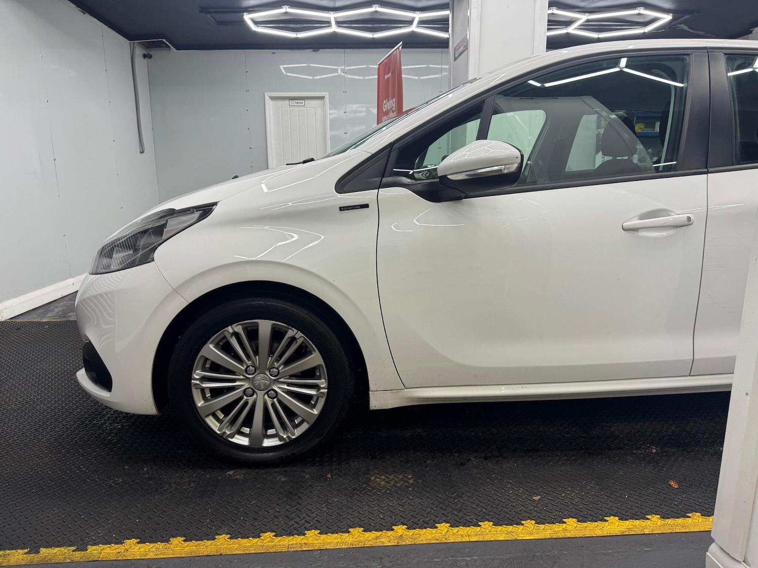 Used Peugeot 208 2018 for sale - 76422629: Photo 21