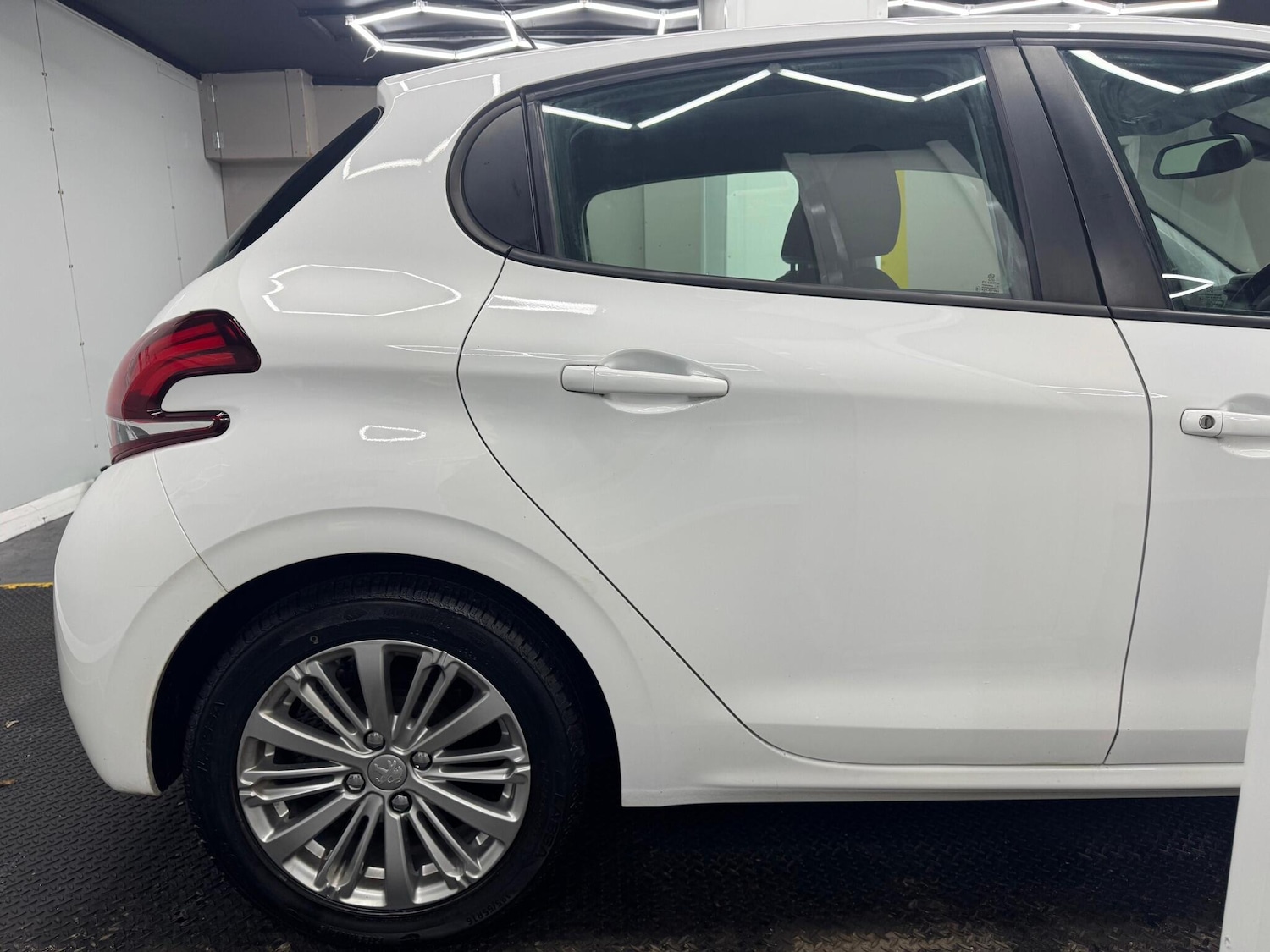 Used Peugeot 208 2018 for sale - 76422629: Photo 39