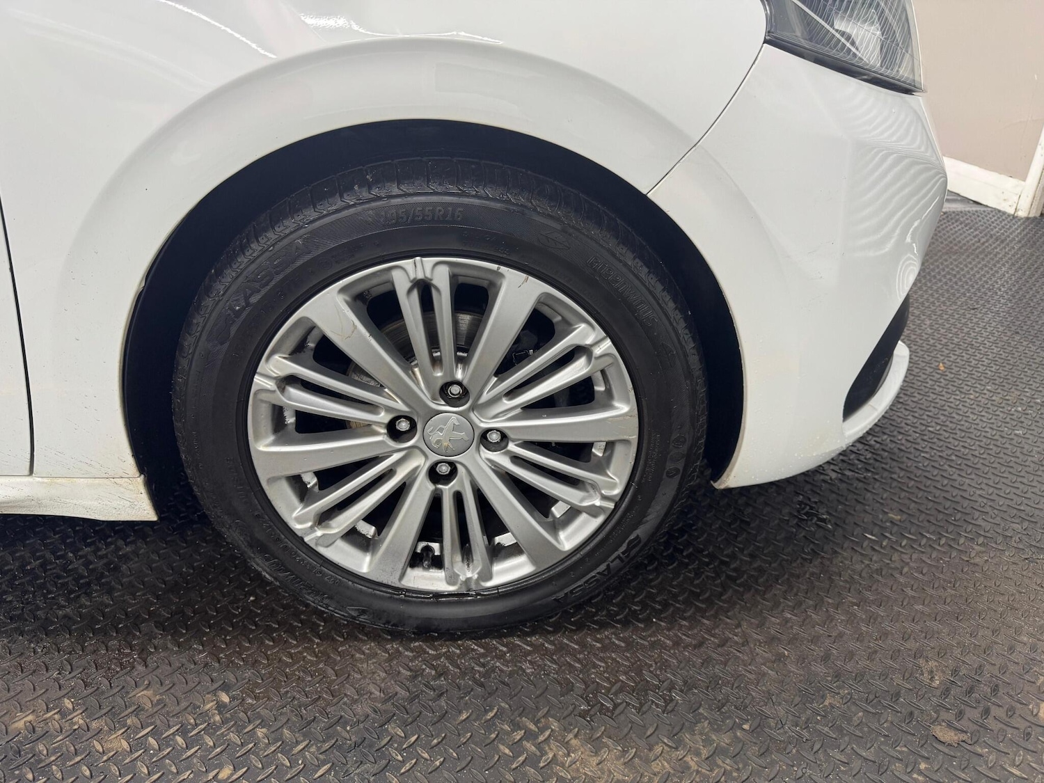 Used Peugeot 208 2018 for sale - 76422629: Photo 40