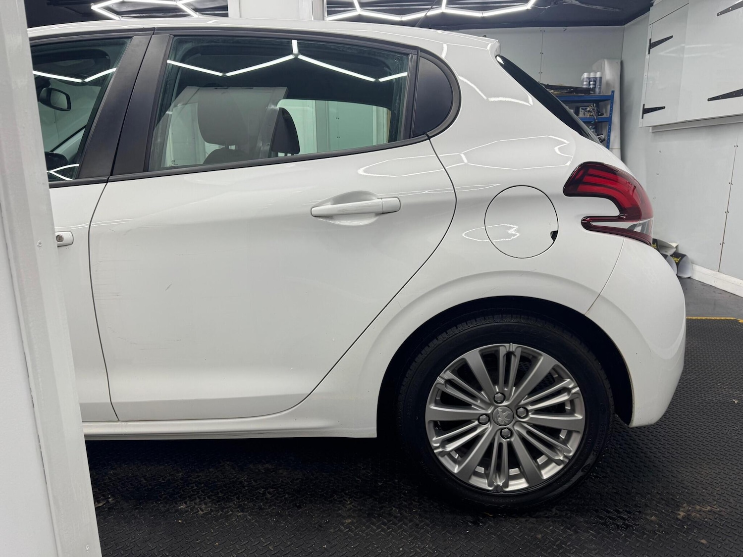 Used Peugeot 208 2018 for sale - 76422629: Photo 54